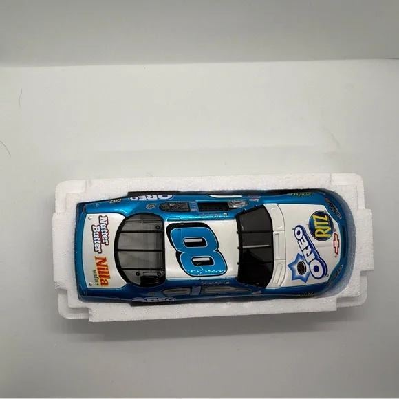 2004 Dale Earnhardt Jr #8 Oreo/Ritz NASCAR 1:24 Scale Stock Car - Picture 3 of 16